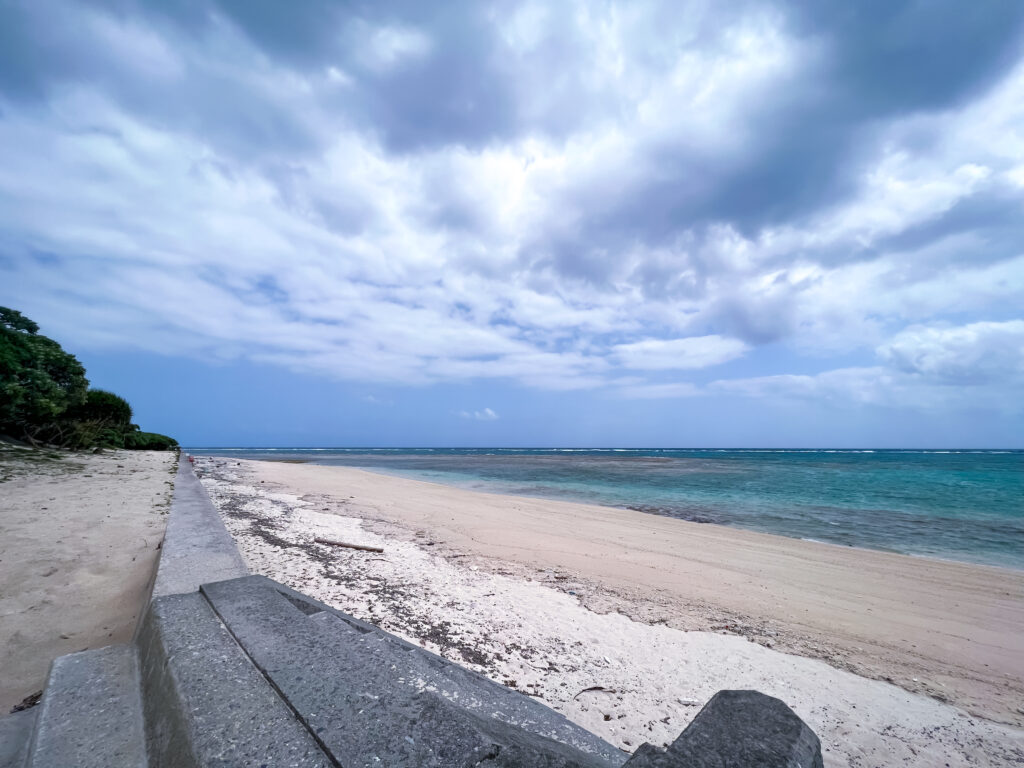 沖縄の離島　粟国島　オートキャンプ場　ウーグの浜